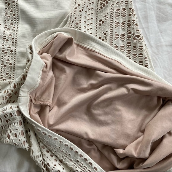 Abs Allen Schwartz cream lace body-con mini dress. Size S - Picture 7 of 9